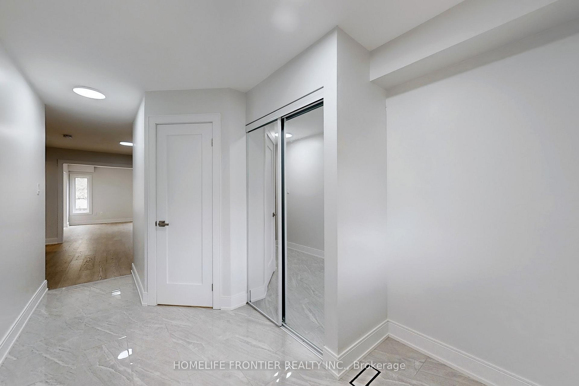 Photo 10 of 18 Oak Park Crescent, Vaughan, Rural Vaughan — HOMEH