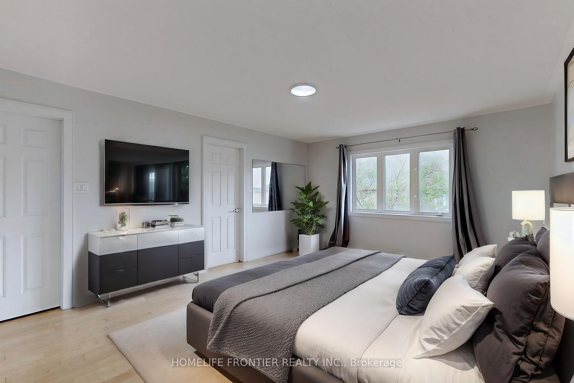Photo 18 of 18 Oak Park Crescent, Vaughan, Rural Vaughan — HOMEH
