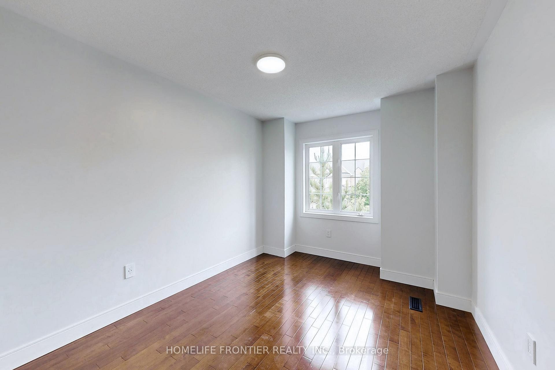 Photo 15 of 18 Oak Park Crescent, Vaughan, Rural Vaughan — HOMEH