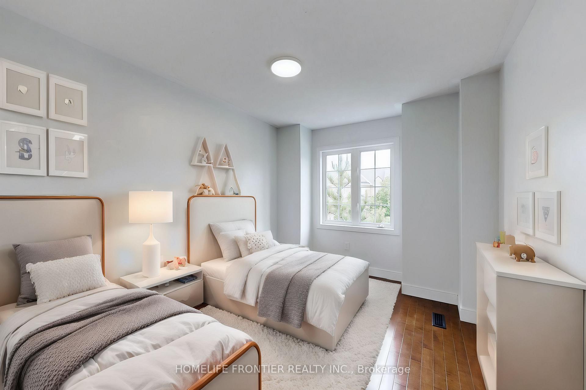 Photo 20 of 18 Oak Park Crescent, Vaughan, Rural Vaughan — HOMEH