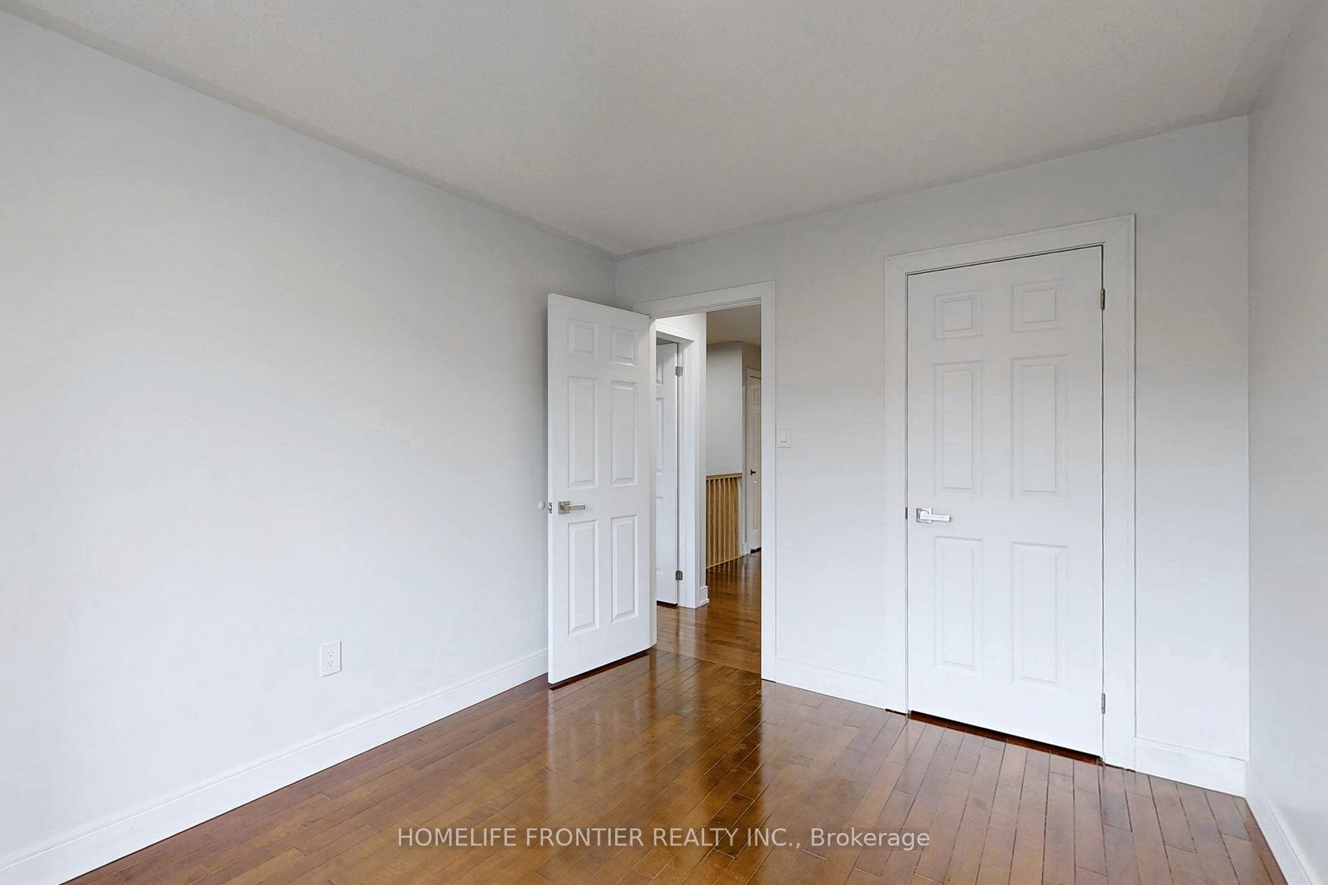 Photo 14 of 18 Oak Park Crescent, Vaughan, Rural Vaughan — HOMEH