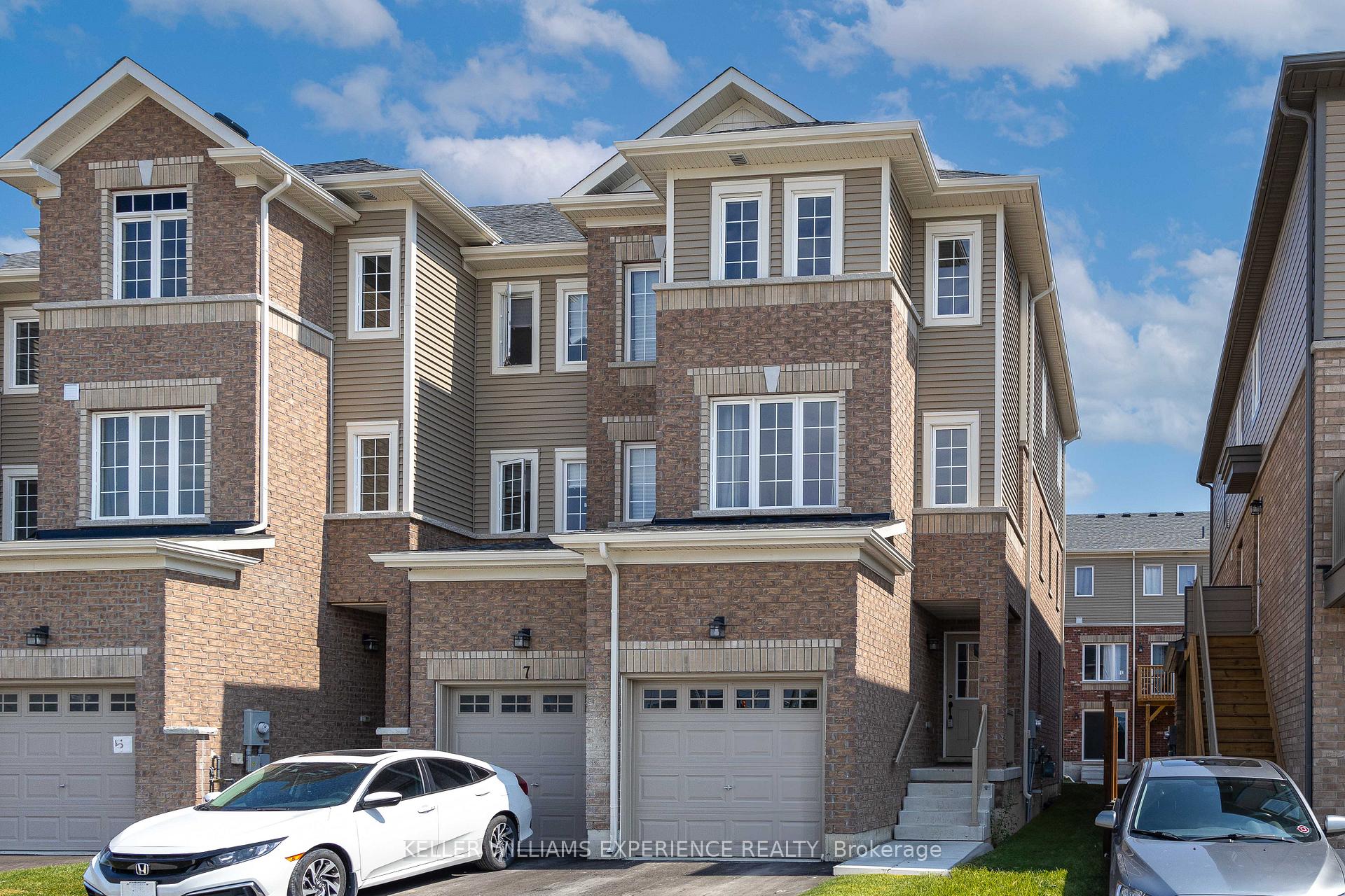 Photo 13 of 9 Tobias Lane, Barrie, Innis-Shore — HOMEH