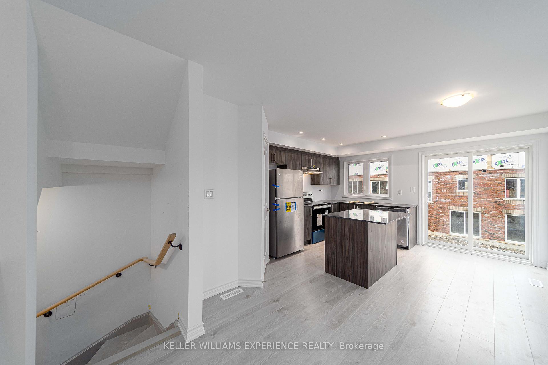 Photo 2 of 9 Tobias Lane, Barrie, Innis-Shore — HOMEH