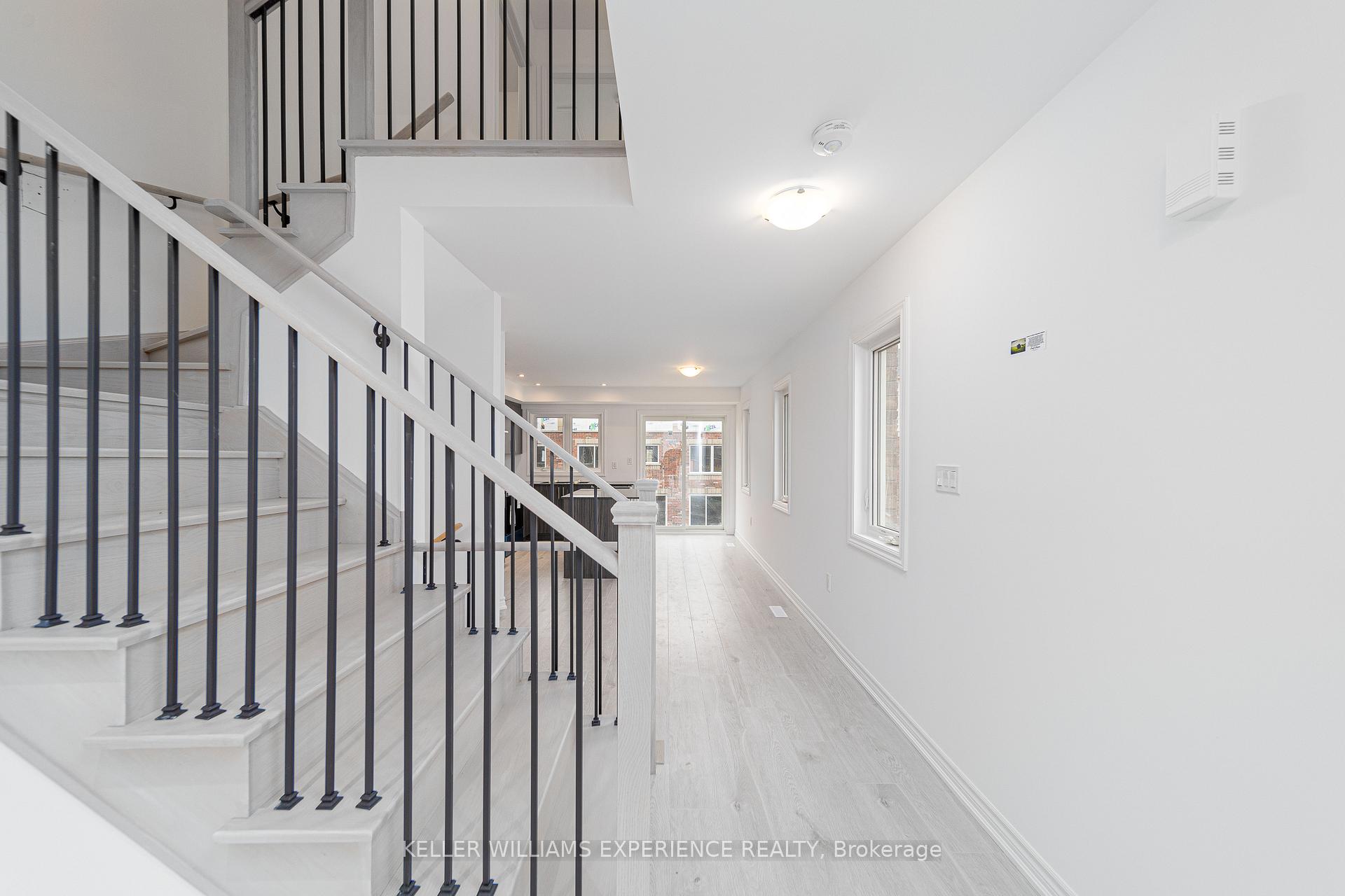Photo 6 of 9 Tobias Lane, Barrie, Innis-Shore — HOMEH
