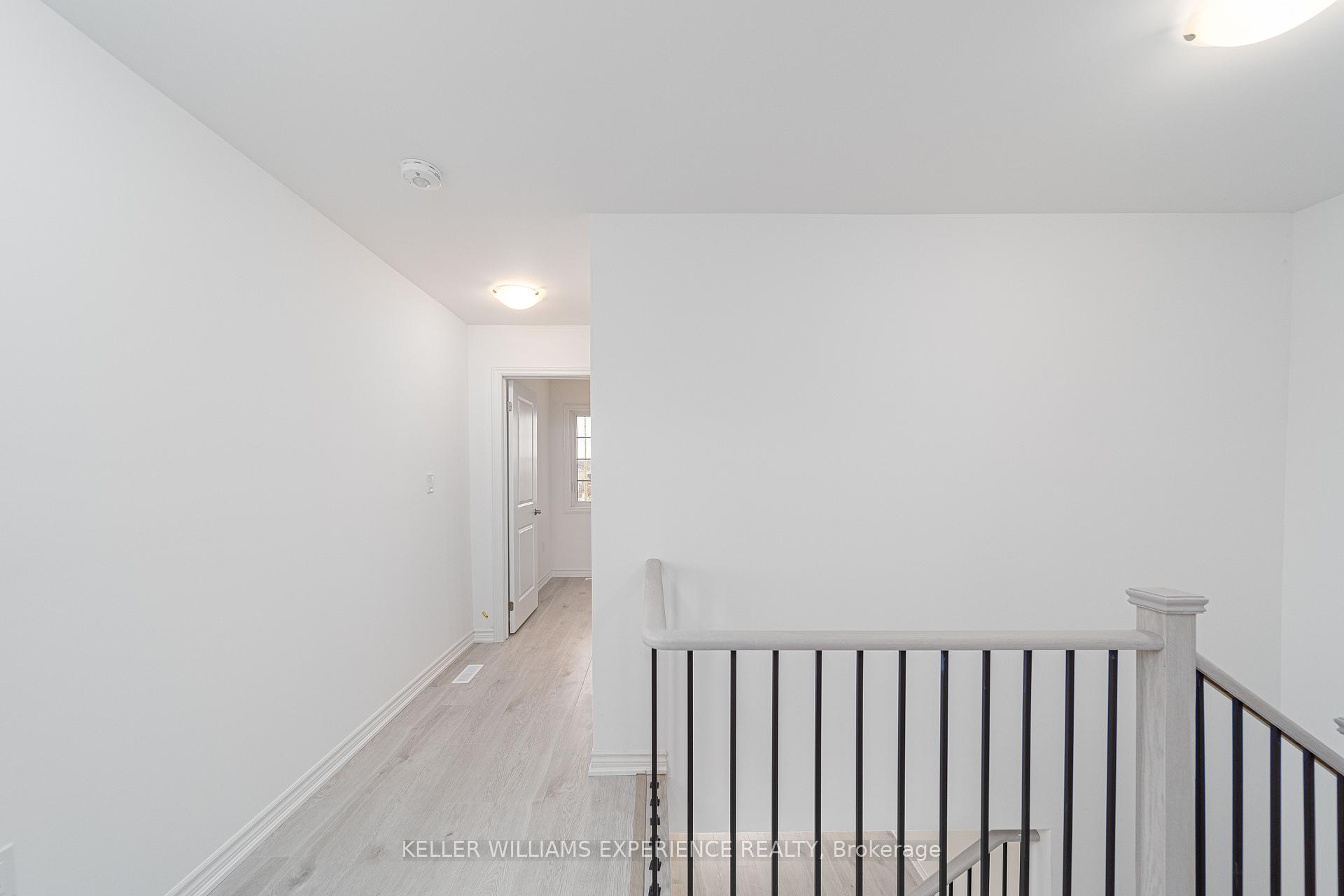 Photo 14 of 9 Tobias Lane, Barrie, Innis-Shore — HOMEH