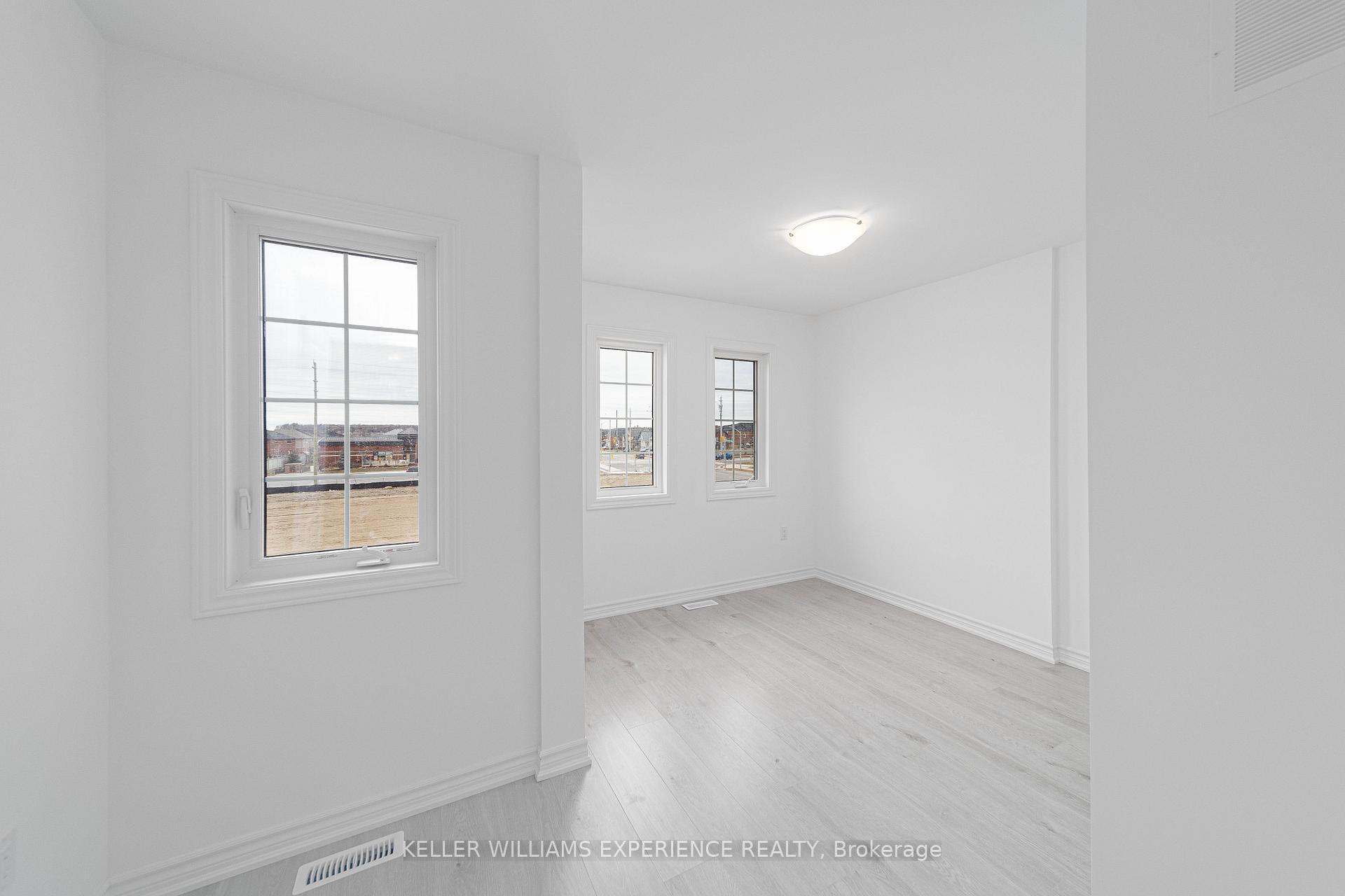 Photo 10 of 9 Tobias Lane, Barrie, Innis-Shore — HOMEH
