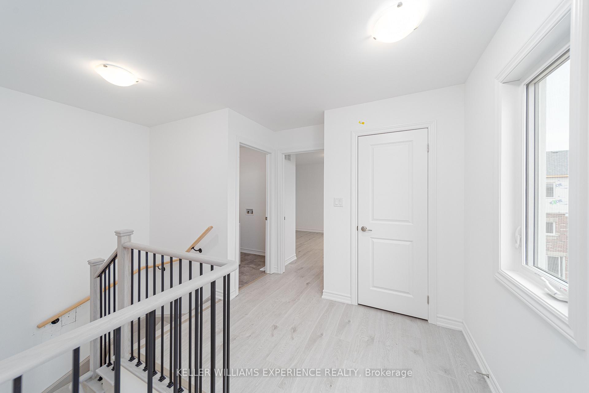Photo 5 of 9 Tobias Lane, Barrie, Innis-Shore — HOMEH
