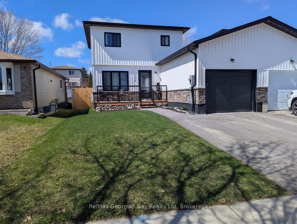 Front of 334 Rose Crescent