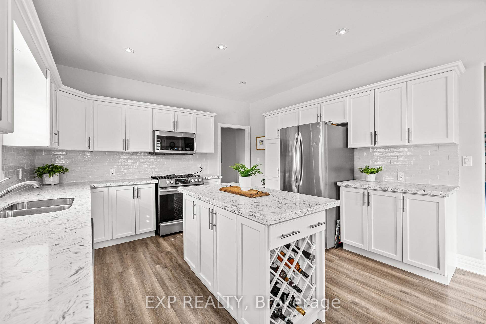 Photo 2 of 17 Hillcroft Drive, Hamilton, Stoney Creek Mountain — HOMEH