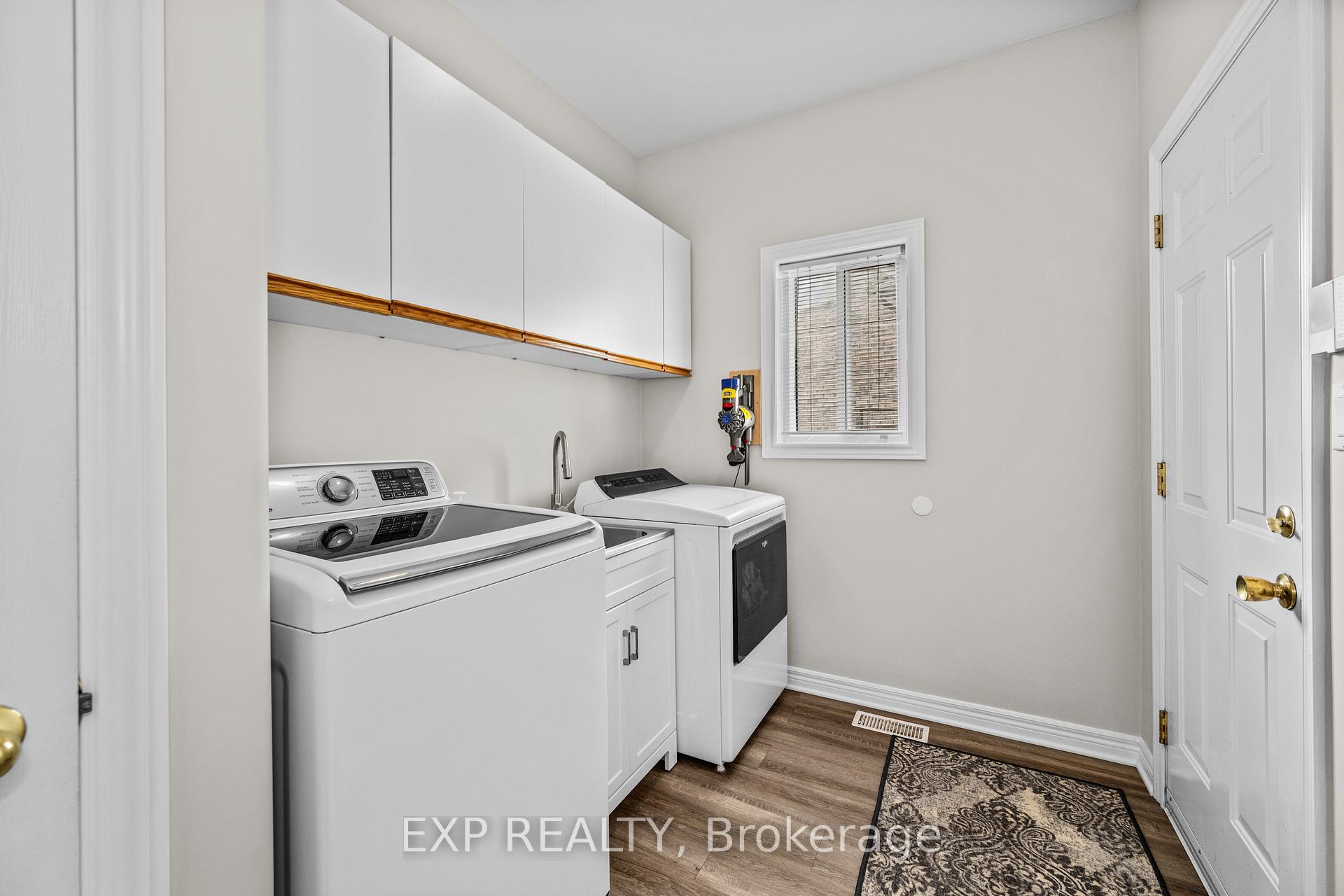 Photo 3 of 17 Hillcroft Drive, Hamilton, Stoney Creek Mountain — HOMEH