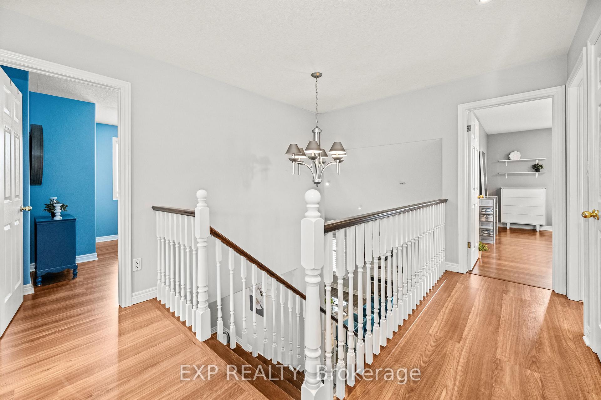 Photo 7 of 17 Hillcroft Drive, Hamilton, Stoney Creek Mountain — HOMEH