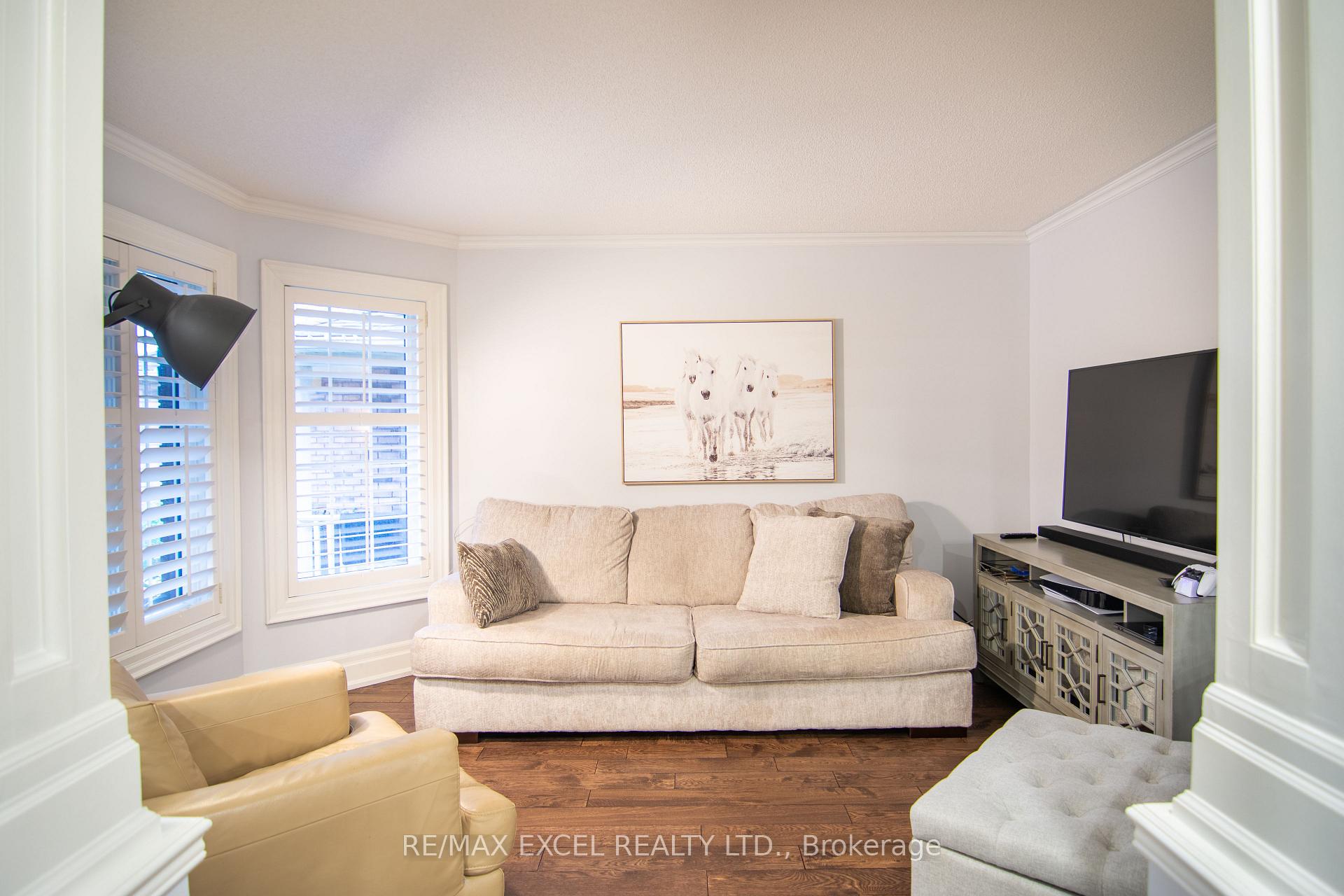Photo 3 of 20 Barnes Court, Brampton, Snelgrove — HOMEH