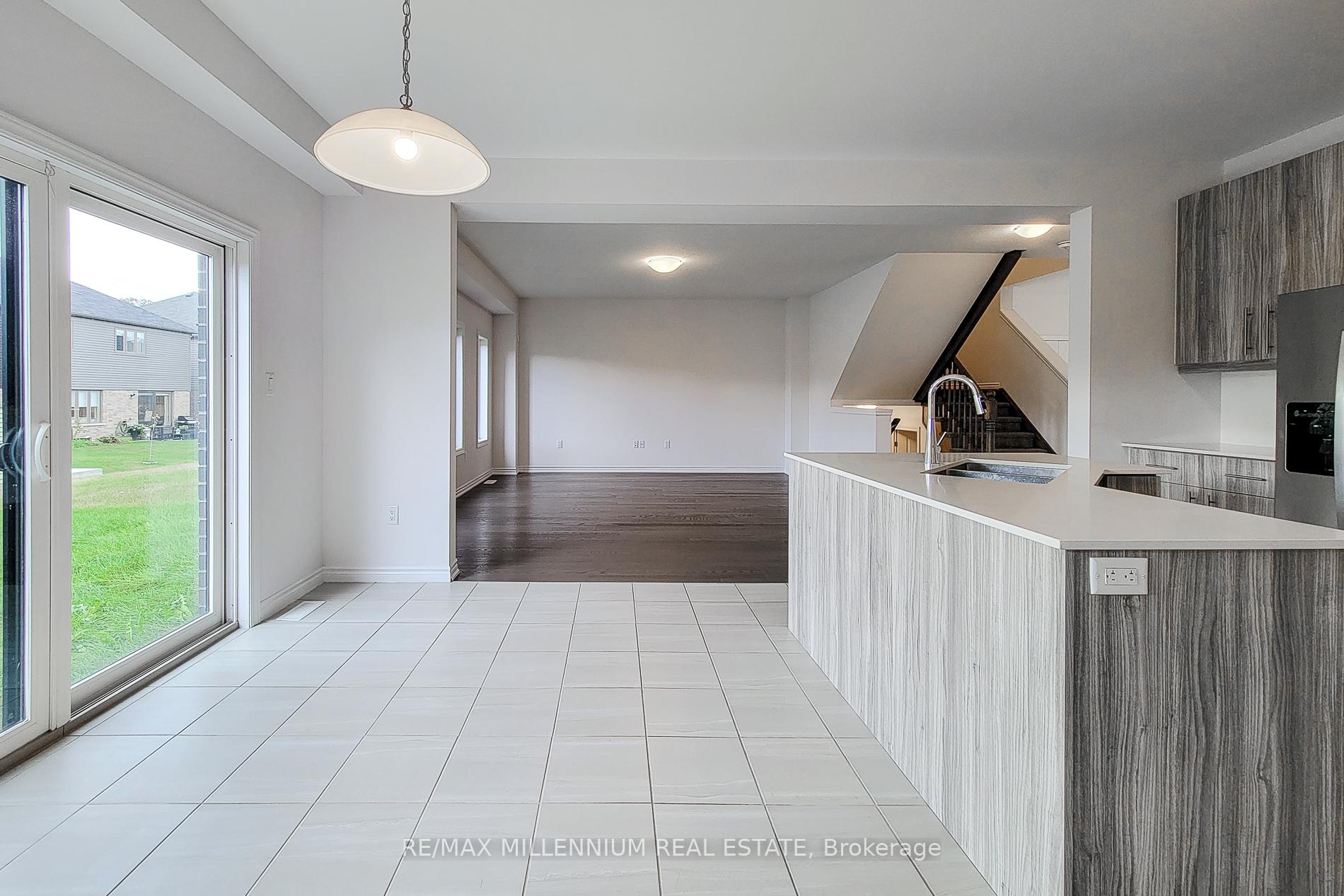 Photo 2 of 44 Whitton Drive, Brant, Brantford Twp — HOMEH