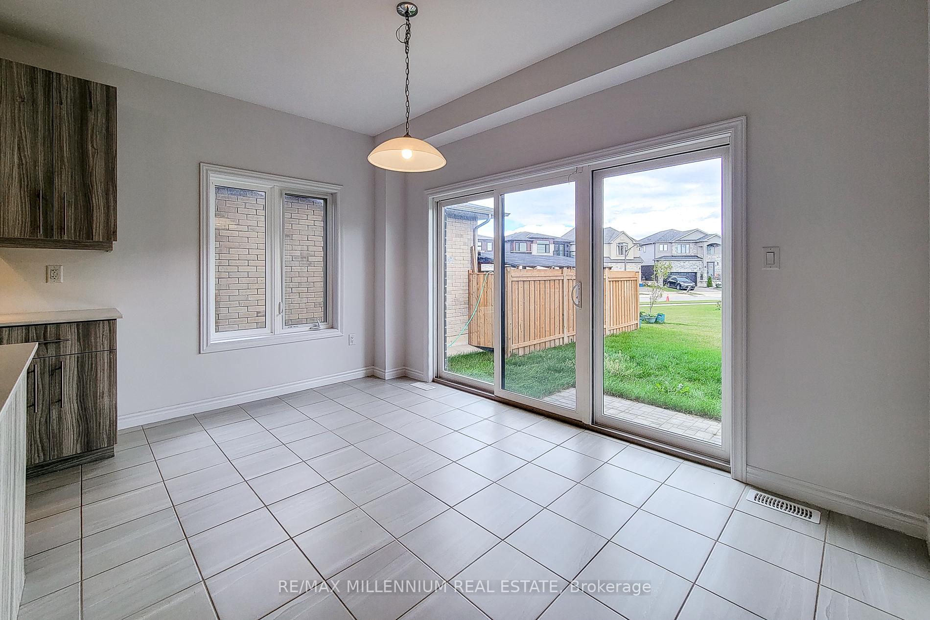 Photo 19 of 44 Whitton Drive, Brant, Brantford Twp — HOMEH