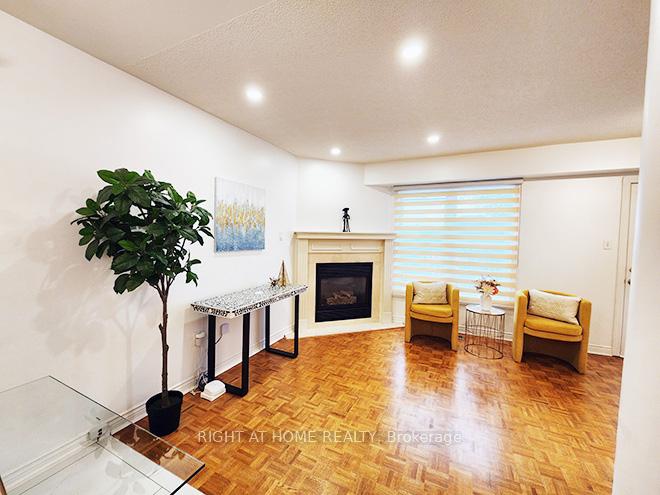 Photo 2 of 159 Primeau Drive, Aurora, Aurora Grove — HOMEH