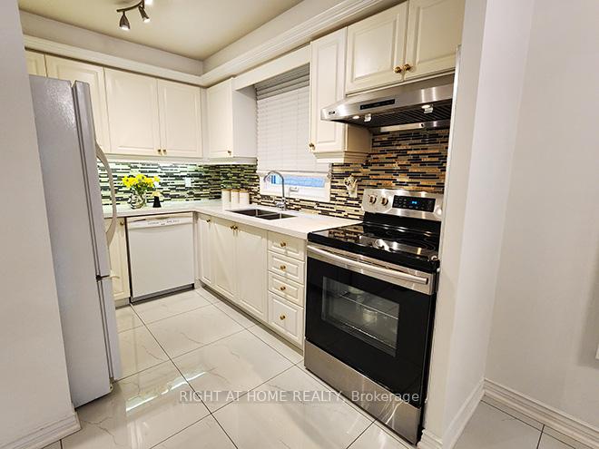 Photo 10 of 159 Primeau Drive, Aurora, Aurora Grove — HOMEH