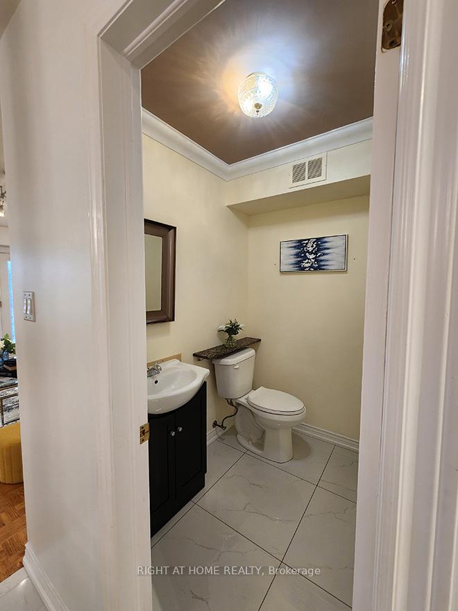 Photo 5 of 159 Primeau Drive, Aurora, Aurora Grove — HOMEH