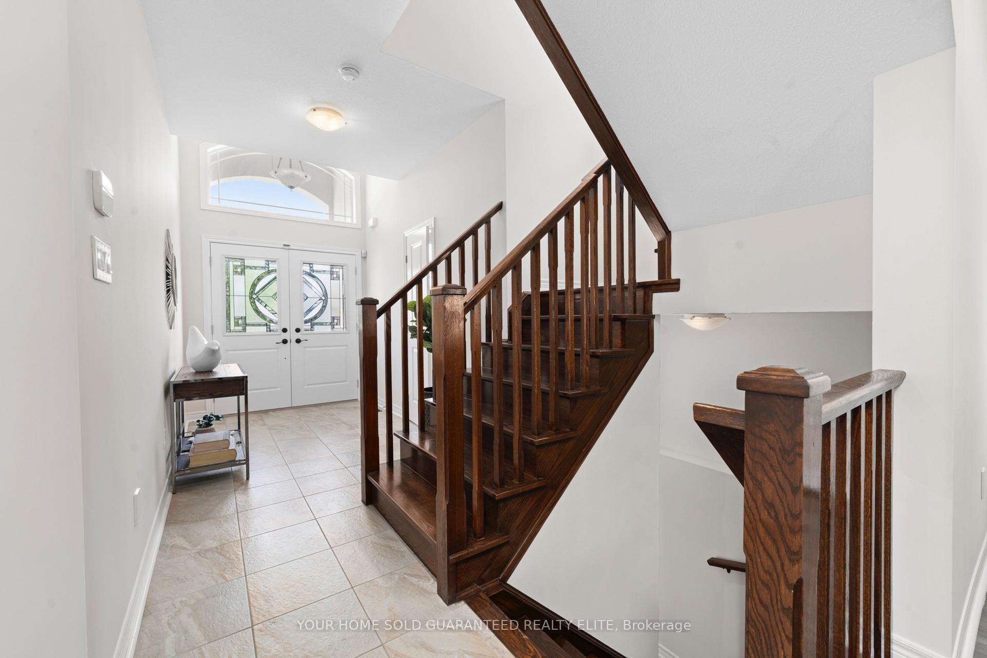 Photo 7 of 114 Lampman Drive, Grimsby, Grimsby West — HOMEH