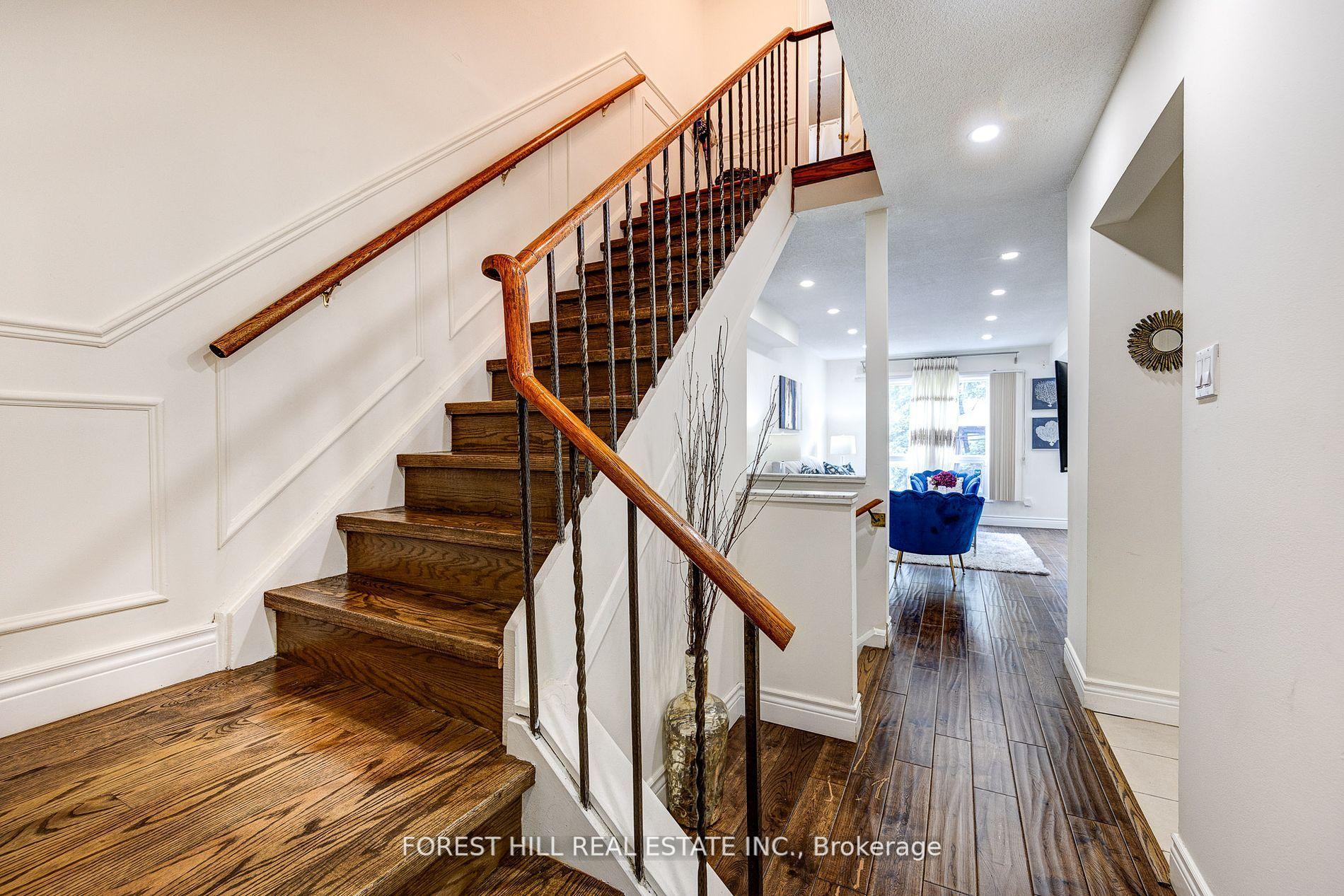 Photo 2 of 4006 Bishopstoke Lane, Mississauga, Rathwood — HOMEH