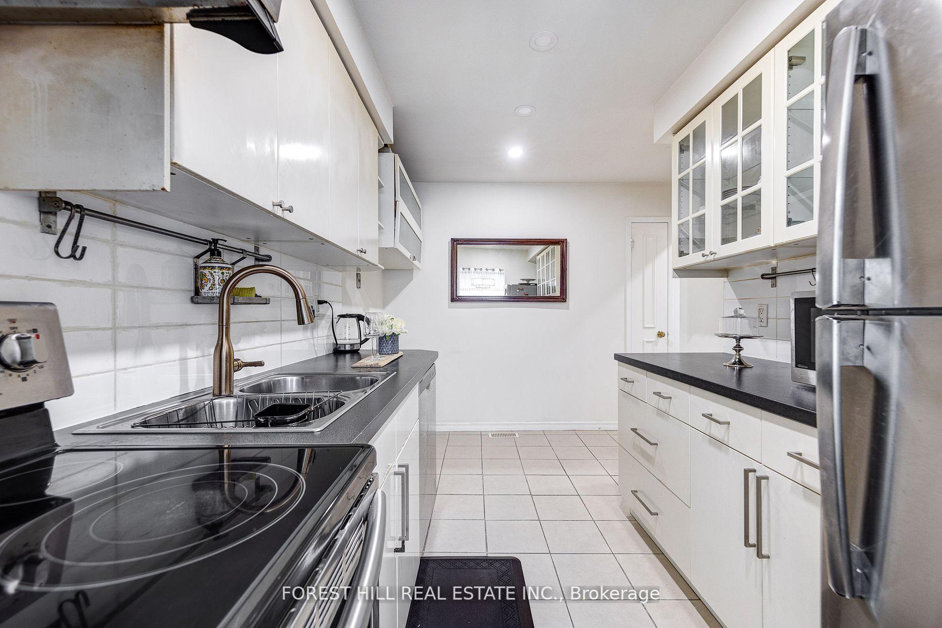 Photo 6 of 4006 Bishopstoke Lane, Mississauga, Rathwood — HOMEH