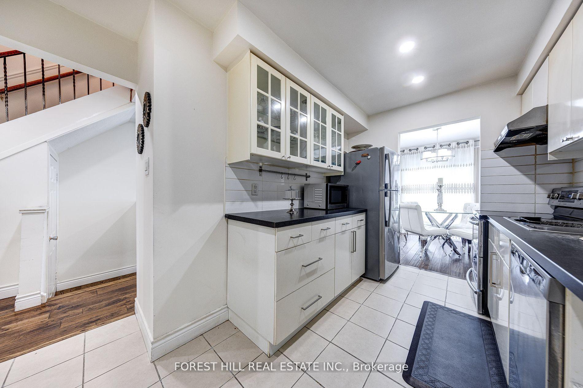 Photo 5 of 4006 Bishopstoke Lane, Mississauga, Rathwood — HOMEH