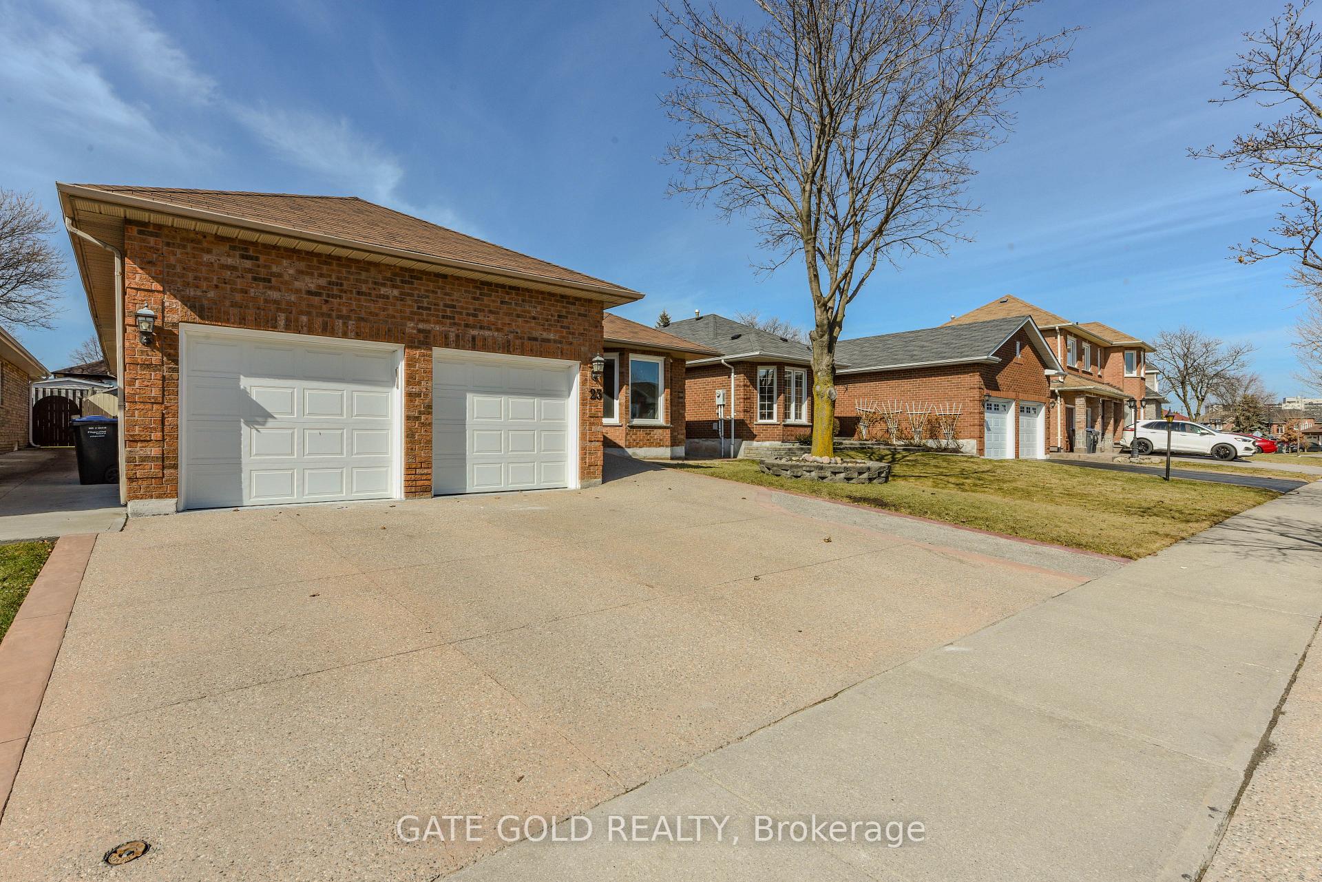 Photo 2 of 23 Hartford Trail, Brampton, Fletcher's Creek South — HOMEH