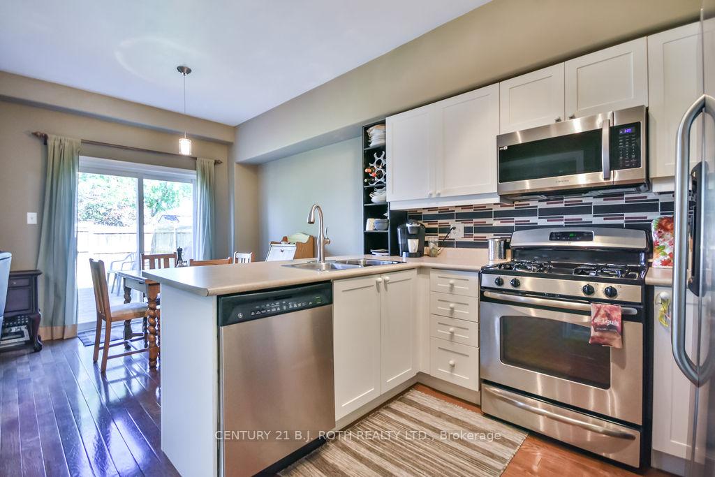 Photo 8 of 5 Stuart Avenue, Barrie, Innis-Shore — HOMEH