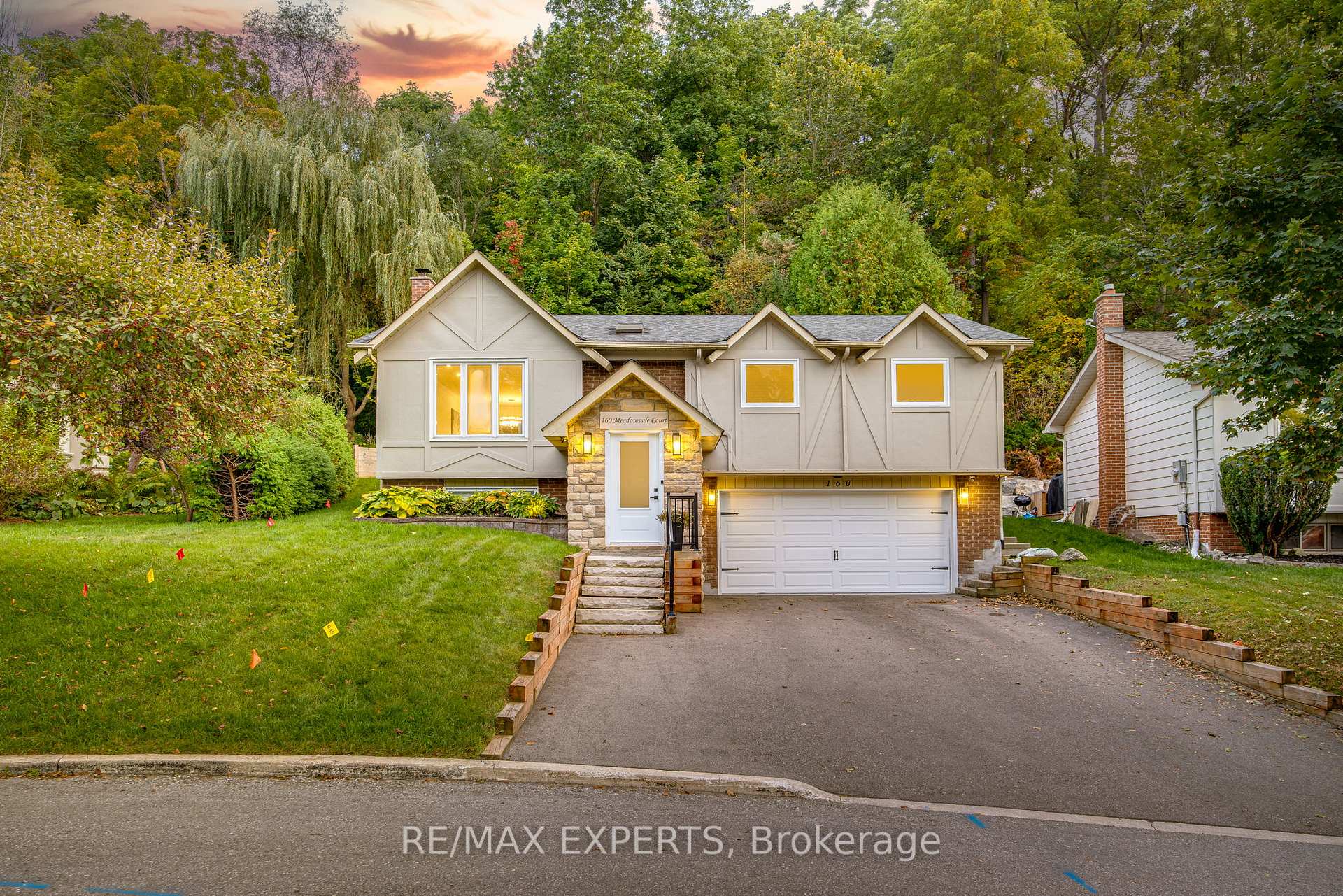 Front of 160 Meadowvale Court