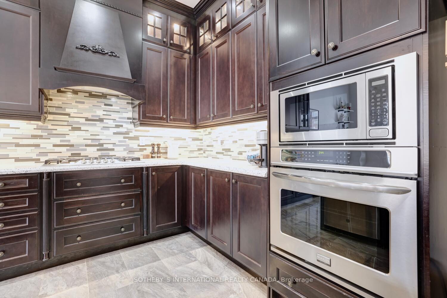 Photo 10 of 104 Rising Hill Ridge, Brampton, Bram West — HOMEH