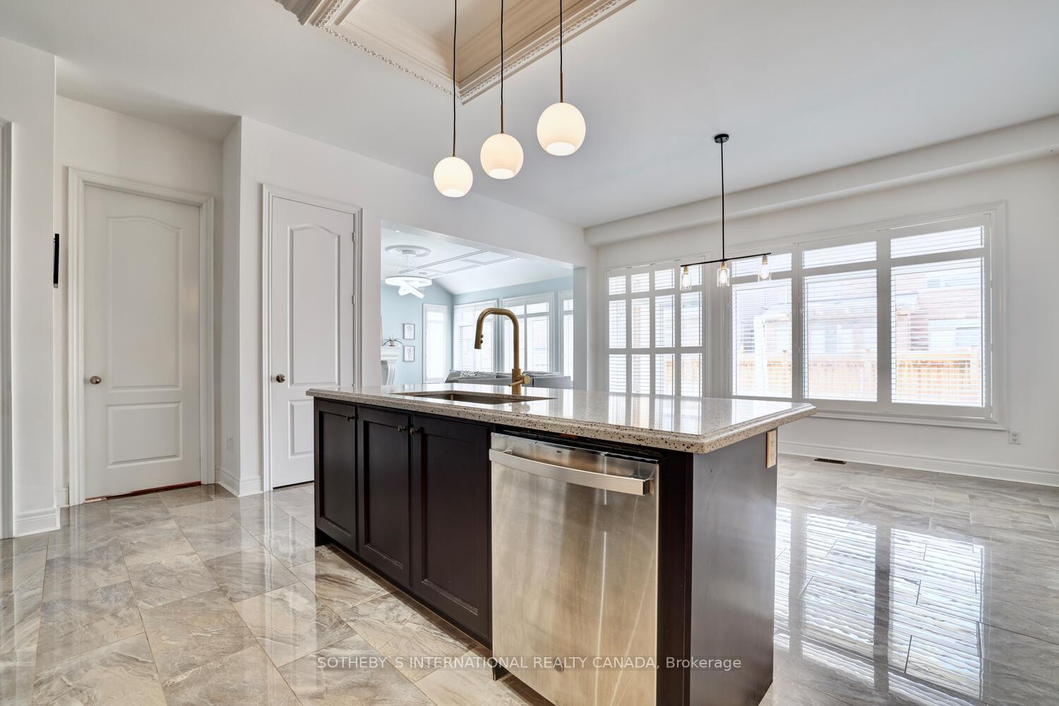 Photo 7 of 104 Rising Hill Ridge, Brampton, Bram West — HOMEH