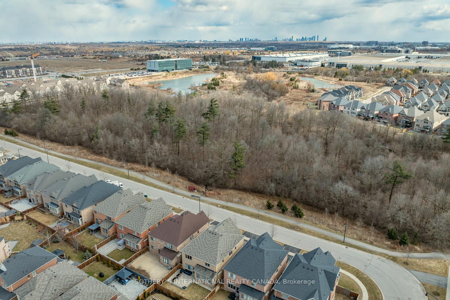 Photo 38 of 104 Rising Hill Ridge, Brampton, Bram West — HOMEH
