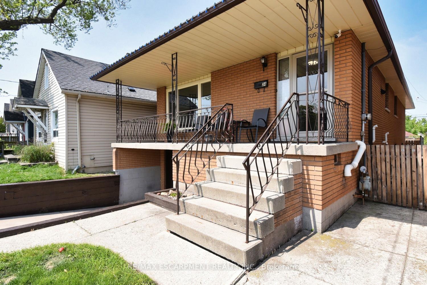 Photo 3 of 34 Adair Avenue S, Hamilton, McQuesten — HOMEH