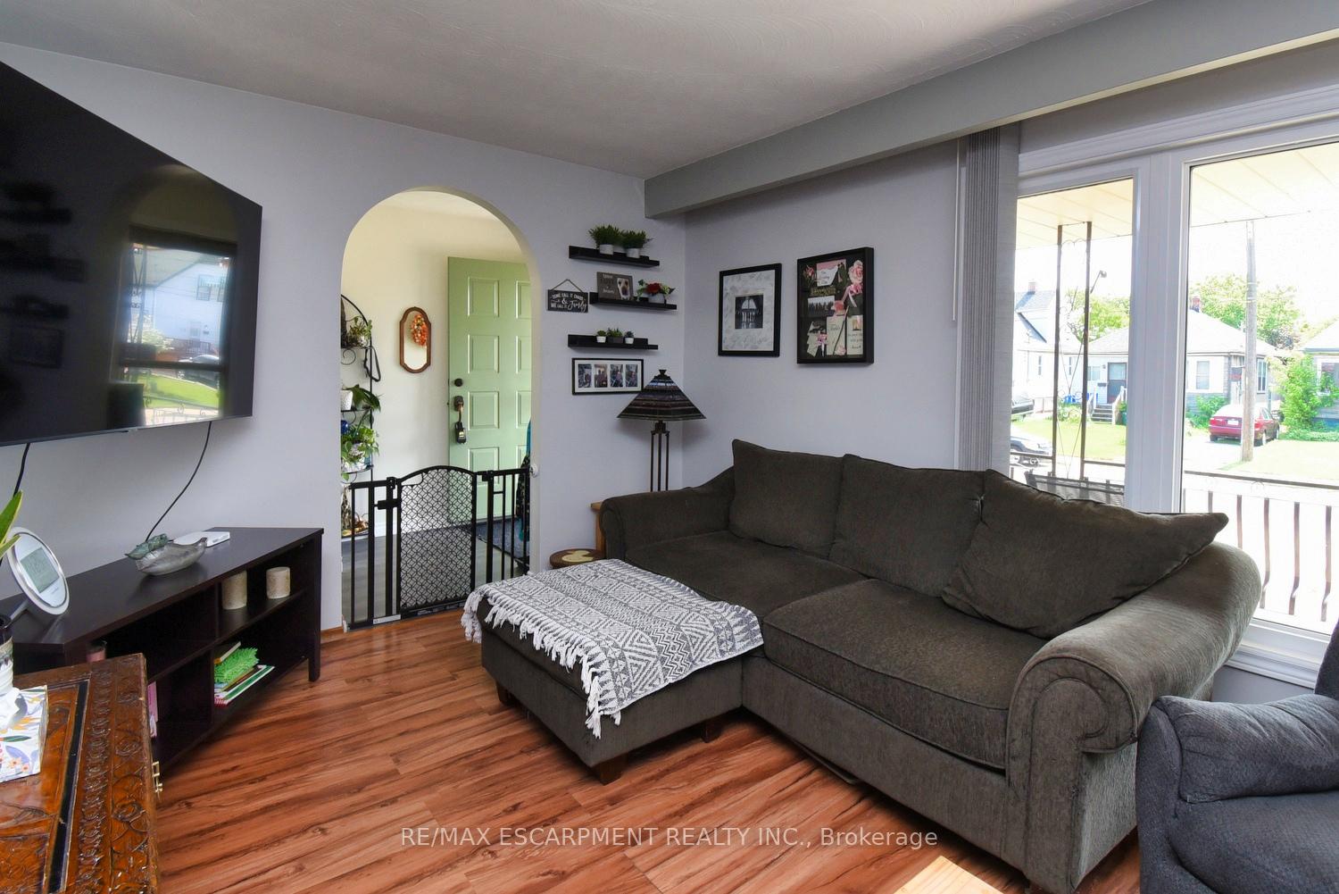 Photo 15 of 34 Adair Avenue S, Hamilton, McQuesten — HOMEH