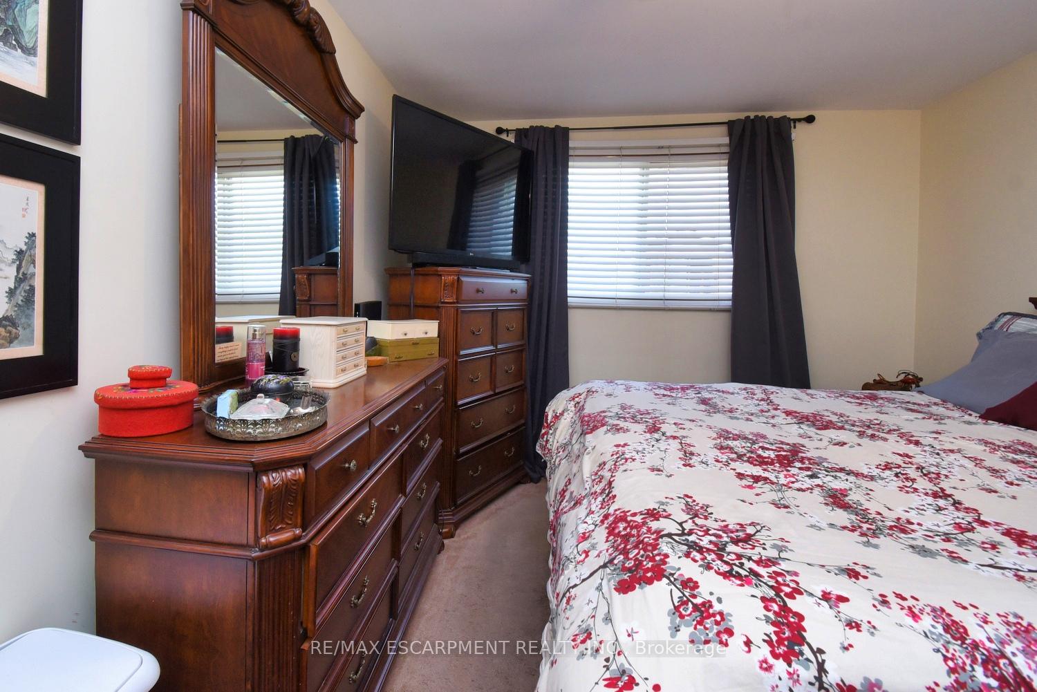 Photo 26 of 34 Adair Avenue S, Hamilton, McQuesten — HOMEH