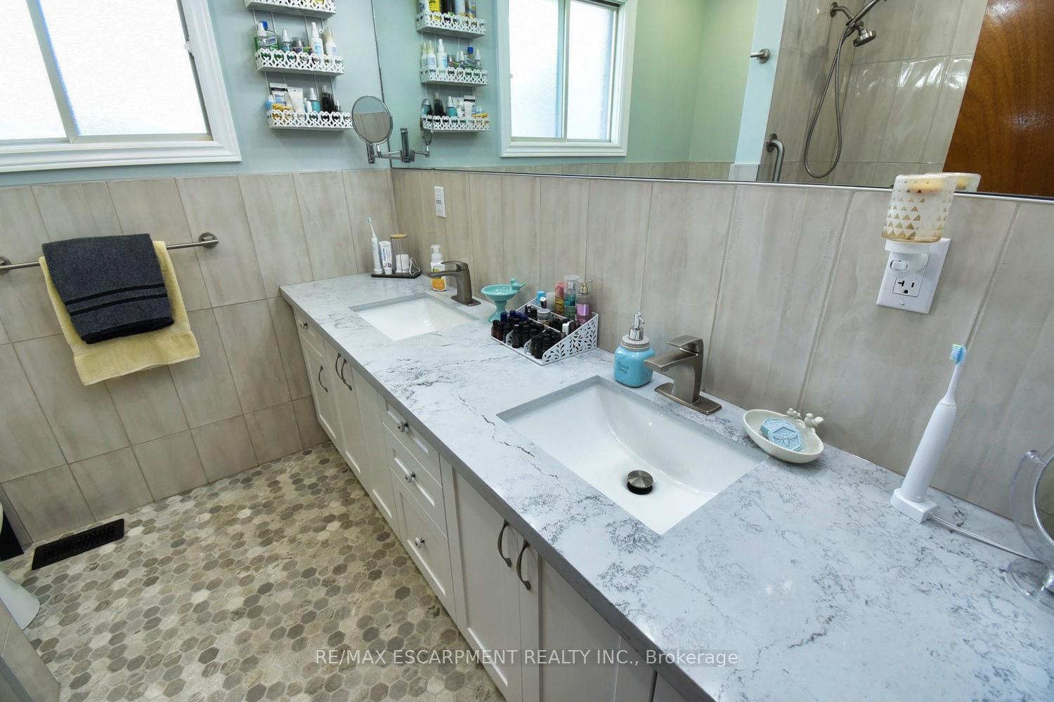 Photo 21 of 34 Adair Avenue S, Hamilton, McQuesten — HOMEH