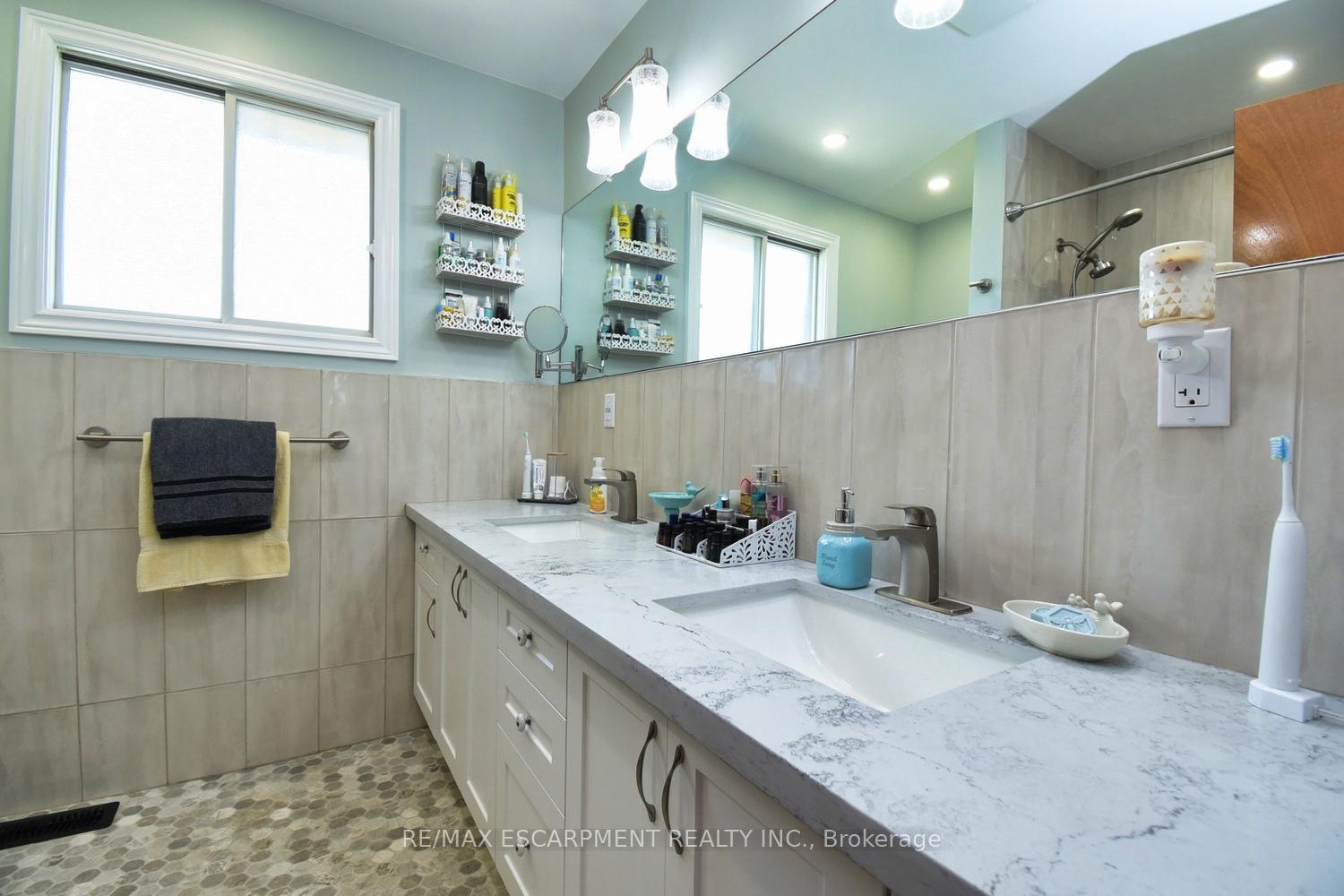 Photo 29 of 34 Adair Avenue S, Hamilton, McQuesten — HOMEH