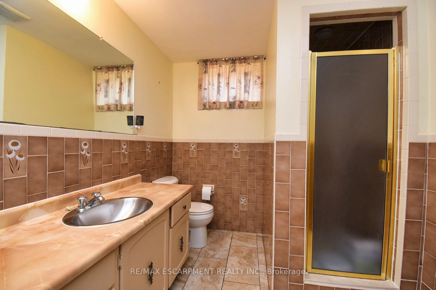 Photo 8 of 34 Adair Avenue S, Hamilton, McQuesten — HOMEH