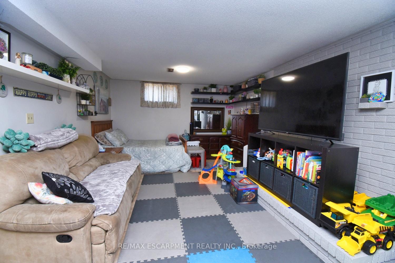 Photo 32 of 34 Adair Avenue S, Hamilton, McQuesten — HOMEH