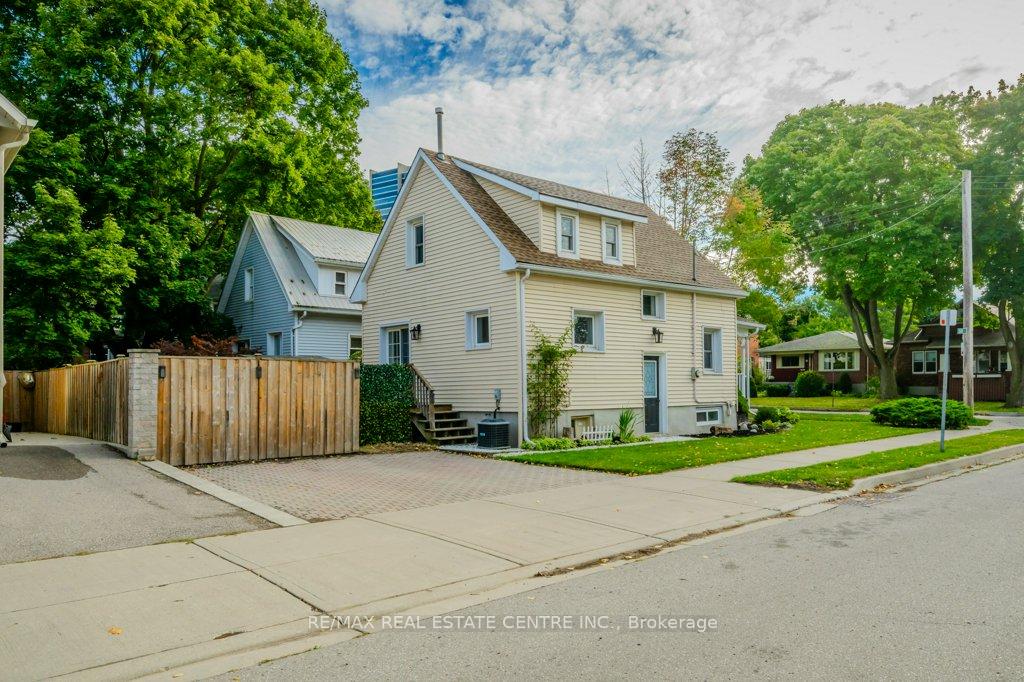 Photo 3 of 58 John Street W, Waterloo — HOMEH