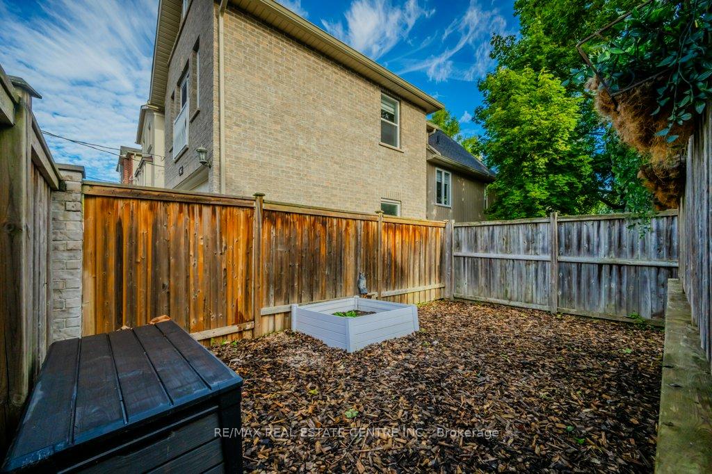 Photo 27 of 58 John Street W, Waterloo — HOMEH