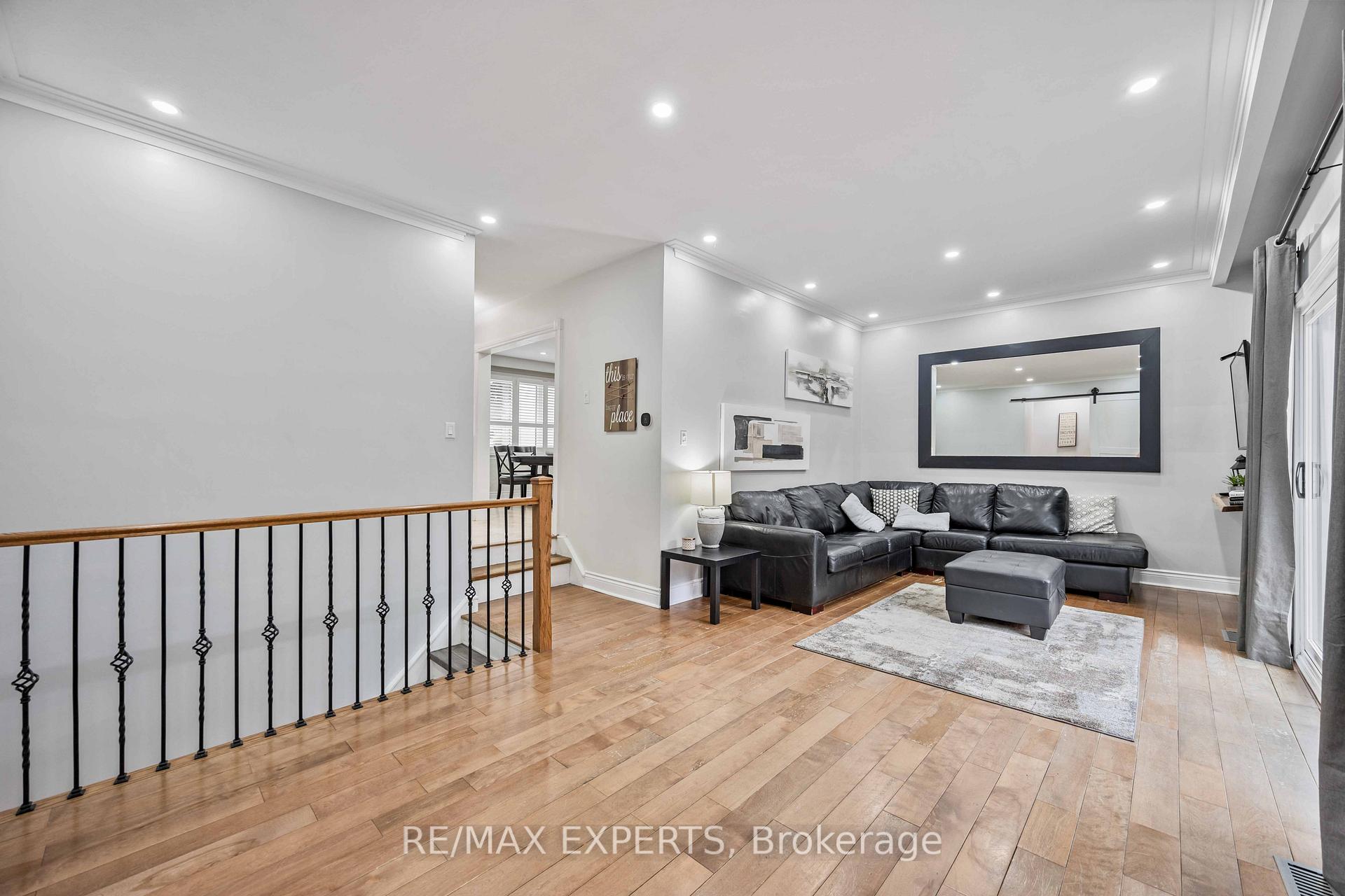 Photo 9 of 81 Humber Crescent, King, King City — HOMEH