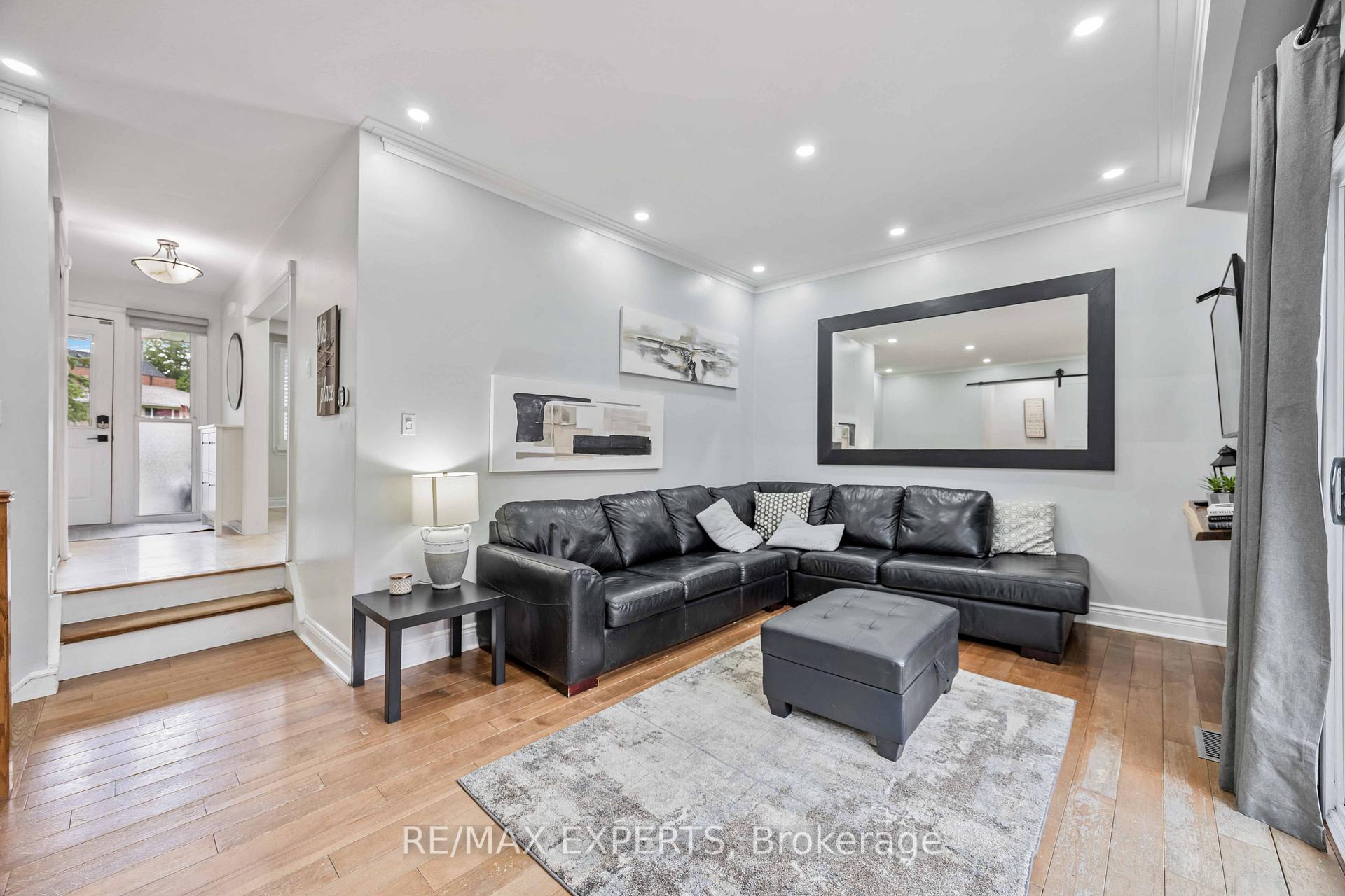 Photo 7 of 81 Humber Crescent, King, King City — HOMEH