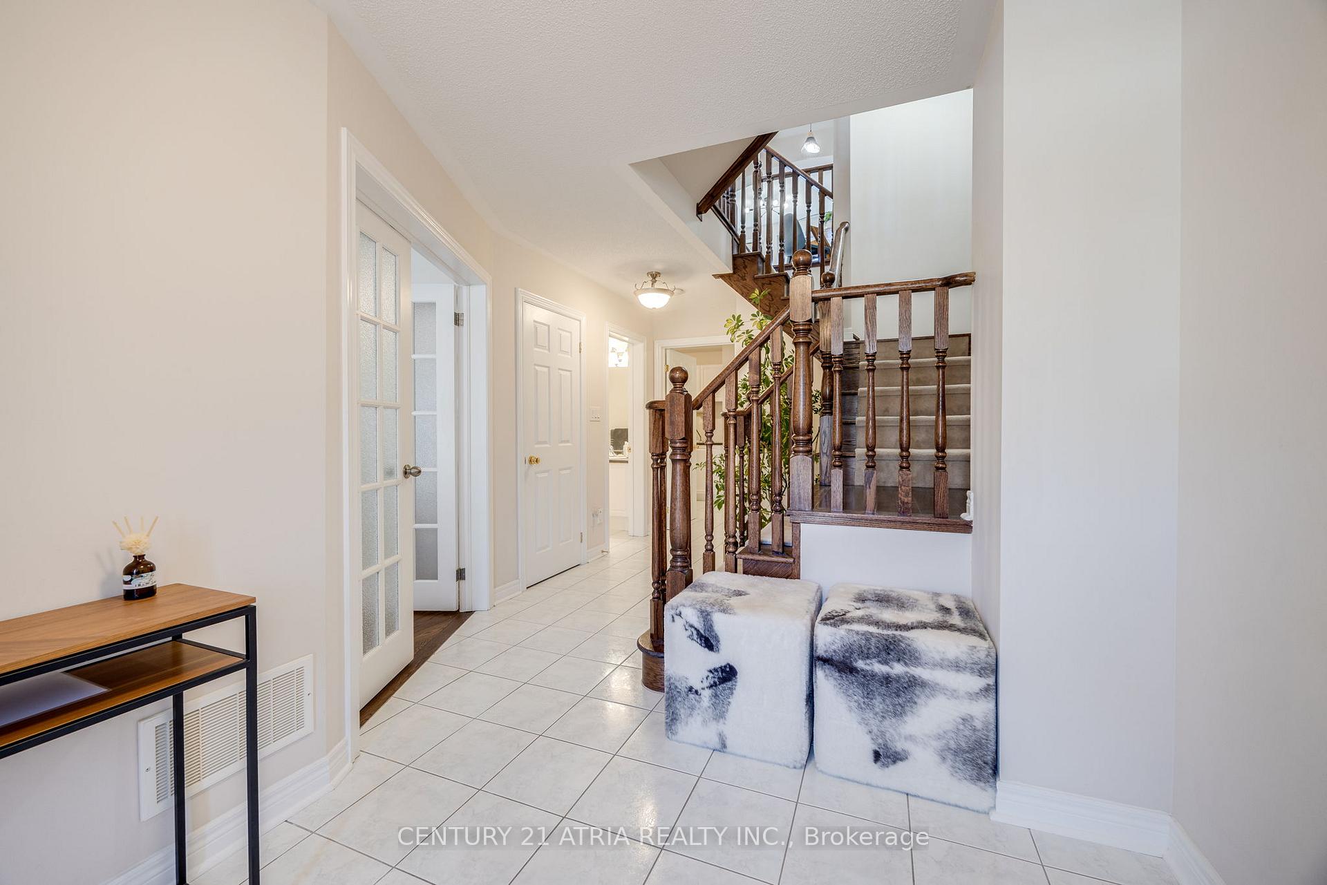 Photo 3 of 25 Earnshaw Drive, Markham, Victoria Square — HOMEH