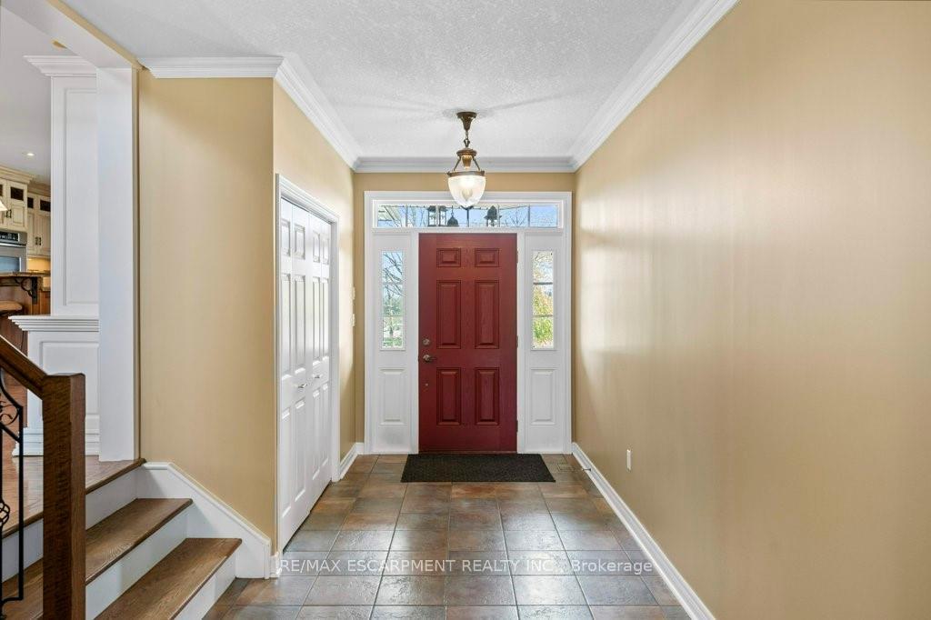 Photo 3 of 407 Third Road E, Hamilton, Stoney Creek Mountain — HOMEH