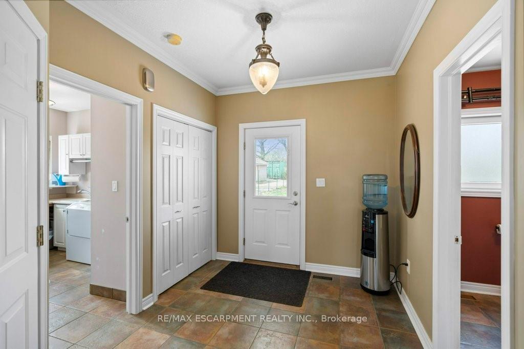 Photo 2 of 407 Third Road E, Hamilton, Stoney Creek Mountain — HOMEH