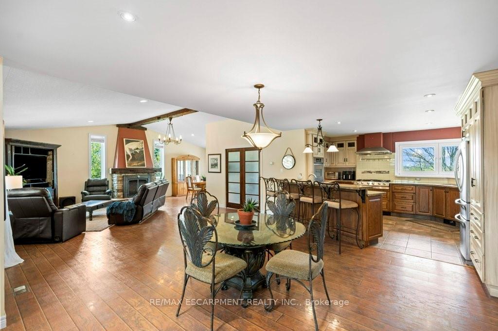 Photo 17 of 407 Third Road E, Hamilton, Stoney Creek Mountain — HOMEH