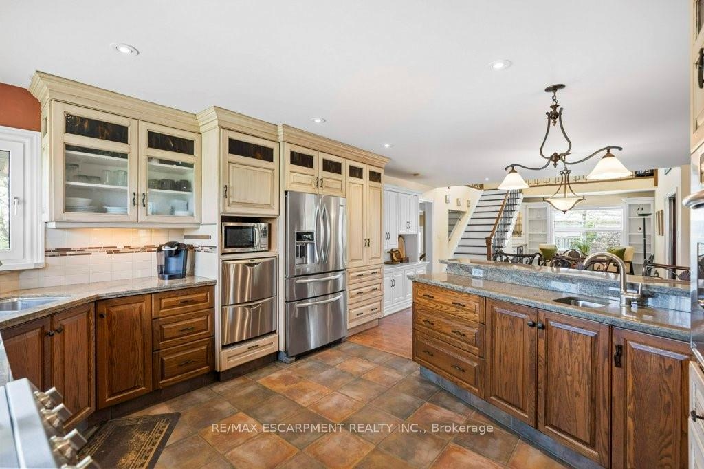Photo 8 of 407 Third Road E, Hamilton, Stoney Creek Mountain — HOMEH