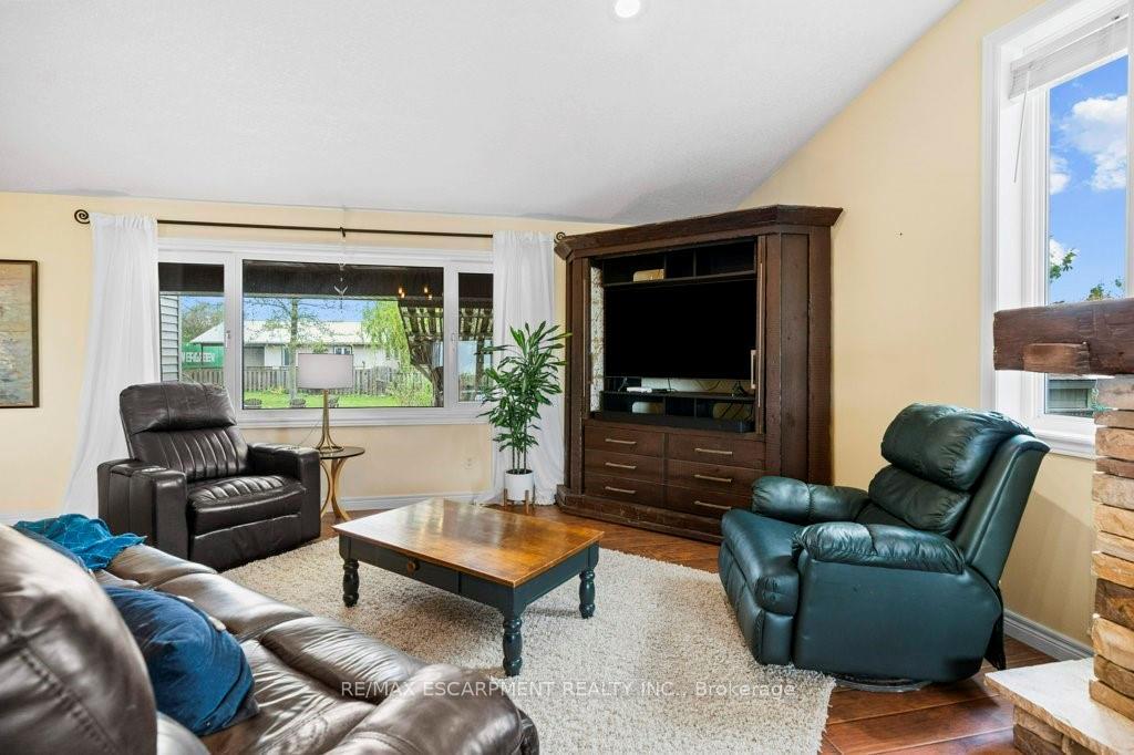 Photo 13 of 407 Third Road E, Hamilton, Stoney Creek Mountain — HOMEH