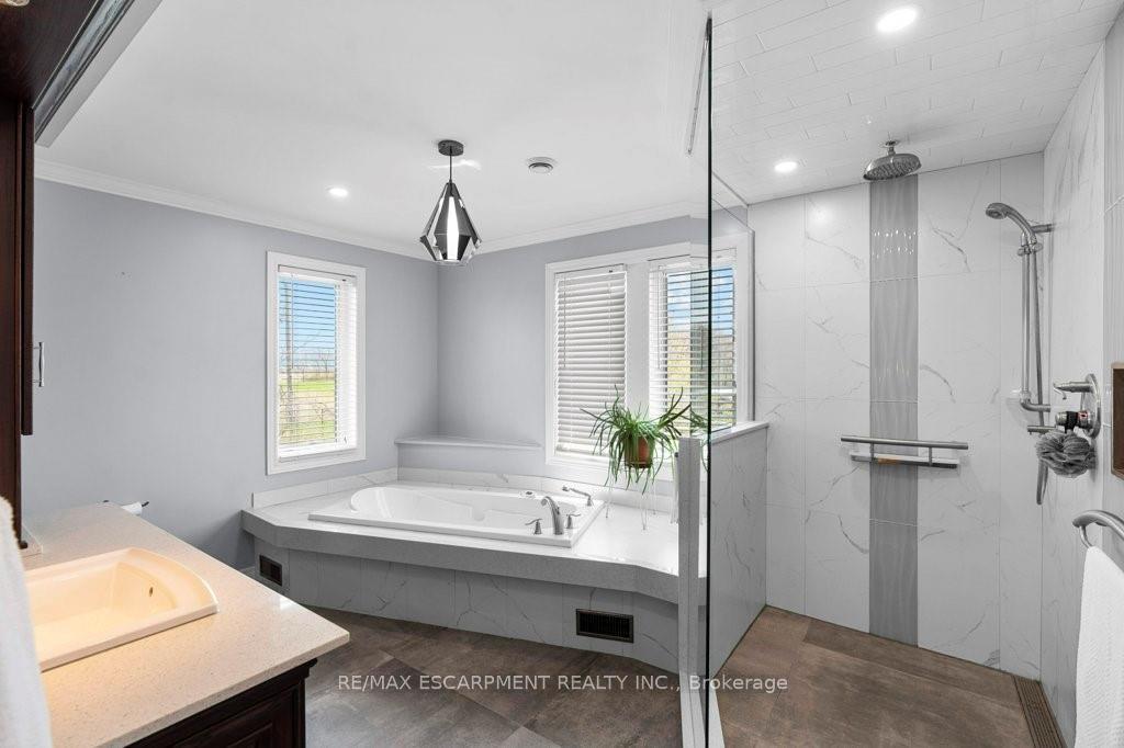 Photo 23 of 407 Third Road E, Hamilton, Stoney Creek Mountain — HOMEH