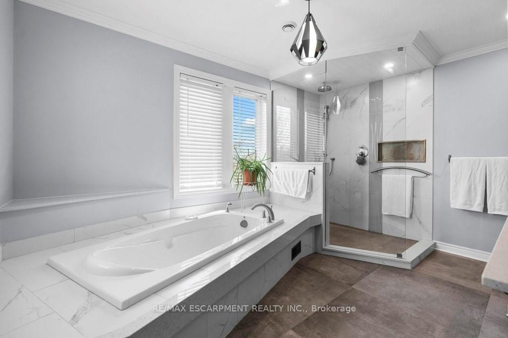 Photo 20 of 407 Third Road E, Hamilton, Stoney Creek Mountain — HOMEH
